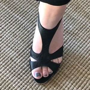 Black leather Nine West Women’s strappy heels